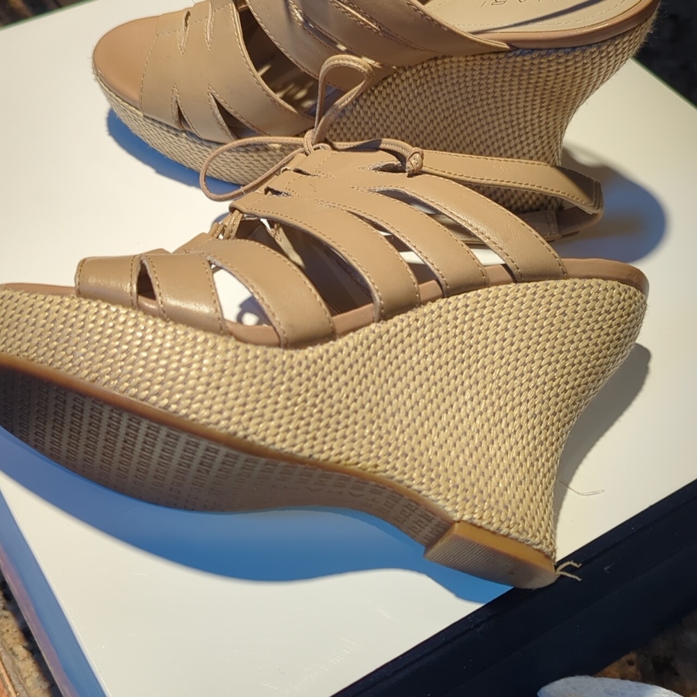 Shoes - Picture 3 of 8